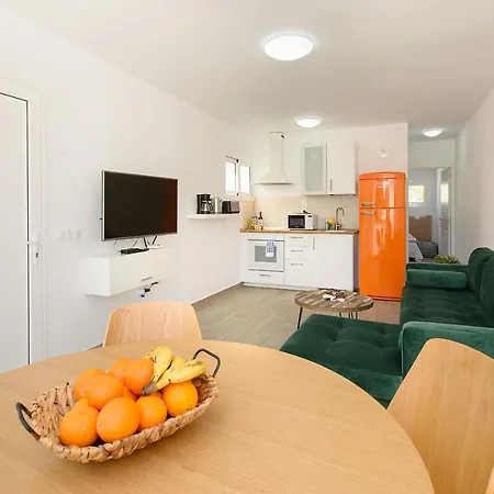 Apartment Orange Volcano Apartment, Free Access To The Fariones Sports Center Puerto del Carmen (Lanzarote)